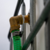 ibc-container-wit-1000L-gereinigd-palet-metaal-kunststof-detail-koppelkit03-1200x800-1.png