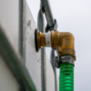 ibc-container-wit-1000L-gereinigd-palet-metaal-kunststof-detail-koppelkit04-1200x800-1.png