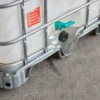 ibc-container-wit-1000L-gereinigd-pallet-metaal-detail-standaard-aftap.webp