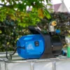 ibc-container-wit-met-pomp-220V-1000L-gereinigd-pallet-metaal-of-kunststof-zijaanzicht-achteraanzicht-pomp-zonder-uitgaande-slang.webp