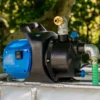 ibc-container-wit-met-pomp-220V-1000L-gereinigd-pallet-metaal-of-kunststof-zijaanzicht-vooraanzicht-pomp-zonder-uitgaande-slang.webp