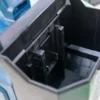 ibc-container-wit-met-pomp-accu-1000L-gereinigd-pallet-metaal-of-kunststof-close-up-accuhouder.webp