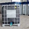 ibc-container-zwart-1000L-gereinigd-pallet-metaal-of-kunststof-detail-vooraanzicht.webp
