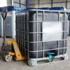 ibc-container-zwart-1000L-gereinigd-pallet-metaal-of-kunststof-op-transpallet.webp