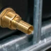 ibc-container-zwart-1000L-vernieuwd-palet-metaal-kunststof-detail-tulle.webp