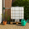 1000L IBC container WIT op houten pallet _ makkelijk verplaatsbaar
