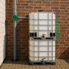 Witte IBC gemakkelijk om de inhoud van uw watertank te zien 2 gestapelde IBC containers WIT